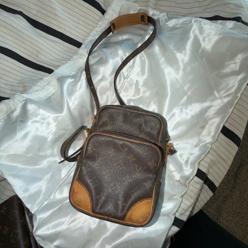 Authentic Louis Vuitton Monogram Amazon crossbody - Picture 2 of 13